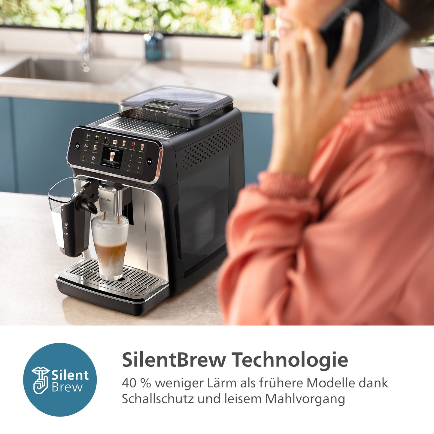PHILIPS_Kaffeevollautomat EP5547/90 5500 Series, 20 Kaffeespezialitäten (heiß oder eisgekühlt), Schwarz verchromt LatteGo-Milchsystem, SilentBrew Technologie